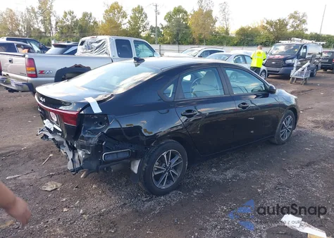 2022 Kia Forte Lxs z USA, uszkodzony, nr VIN 3KPF24AD5NE438783